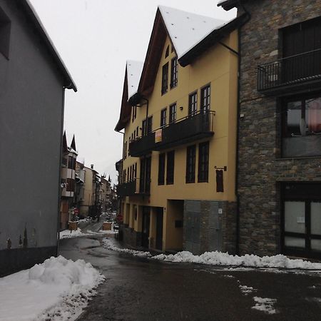 Apartaments Morello Естери д'Анеу Екстериор снимка