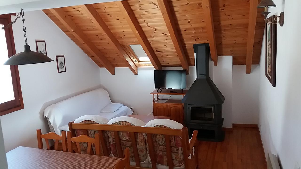 Apartaments Morello Естери д'Анеу Екстериор снимка