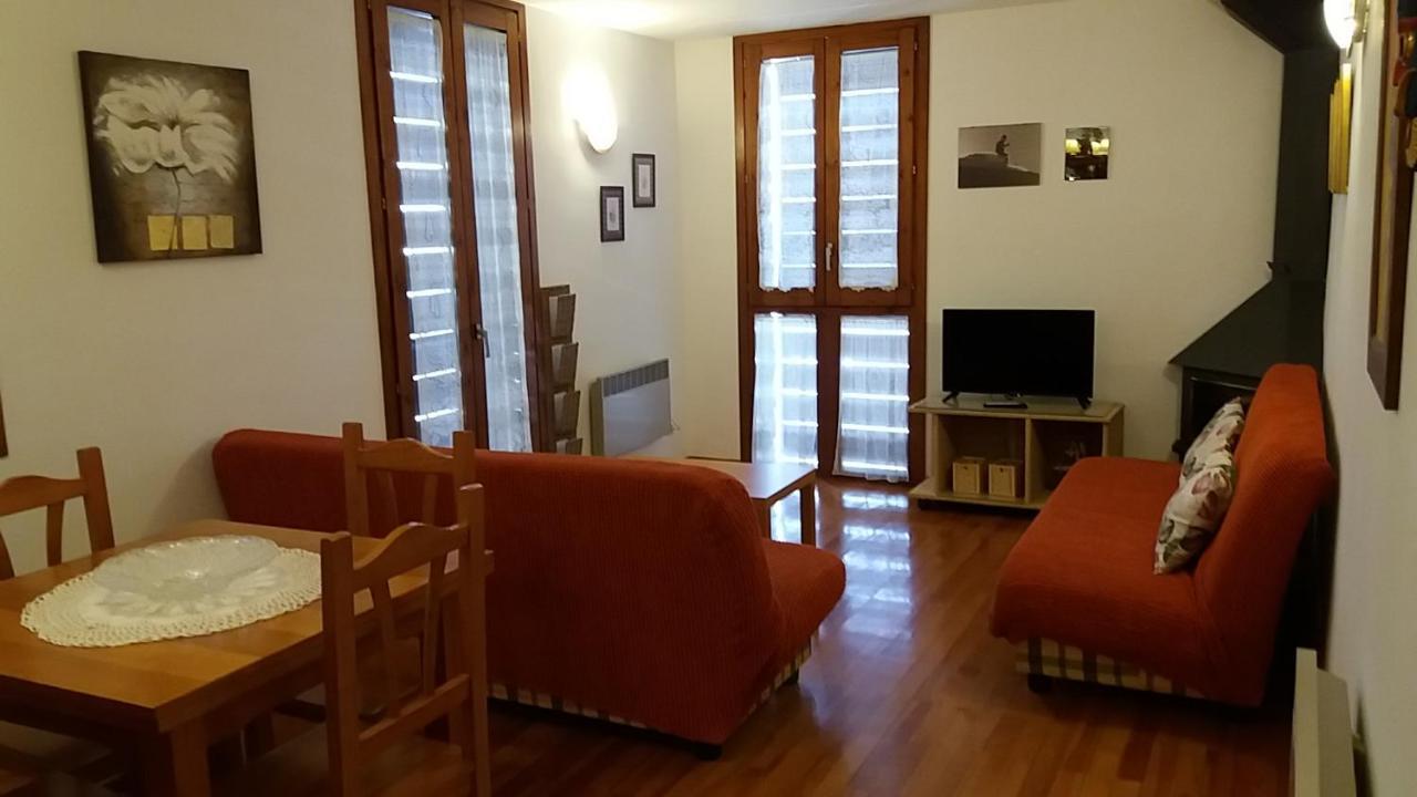 Apartaments Morello Естери д'Анеу Екстериор снимка